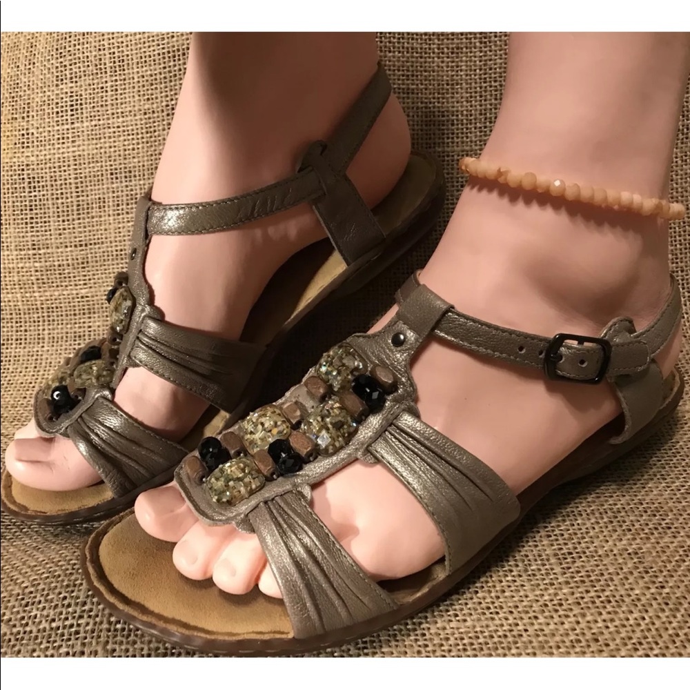 Clarks Artisan Gold  sandals Size 6.5